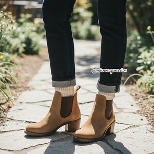 Frye Sabrina Chelsea Tan/Brown Suede Moto Block Heel Pull On Chunky Ankle Boot
